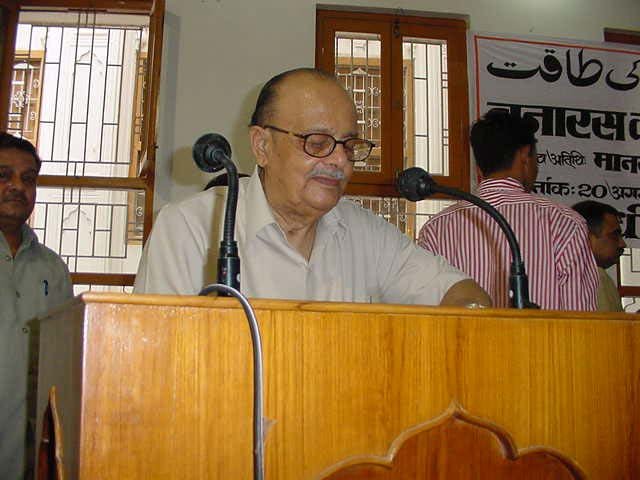 Arjun-Singh-in--Ceminar-Hall-of-Jamiah